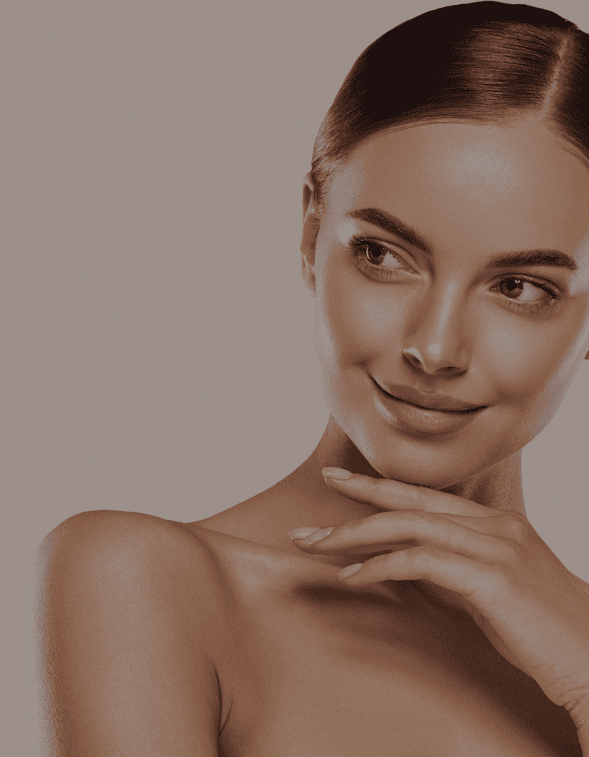 A woman is posing for a picture with her hand on her chin.