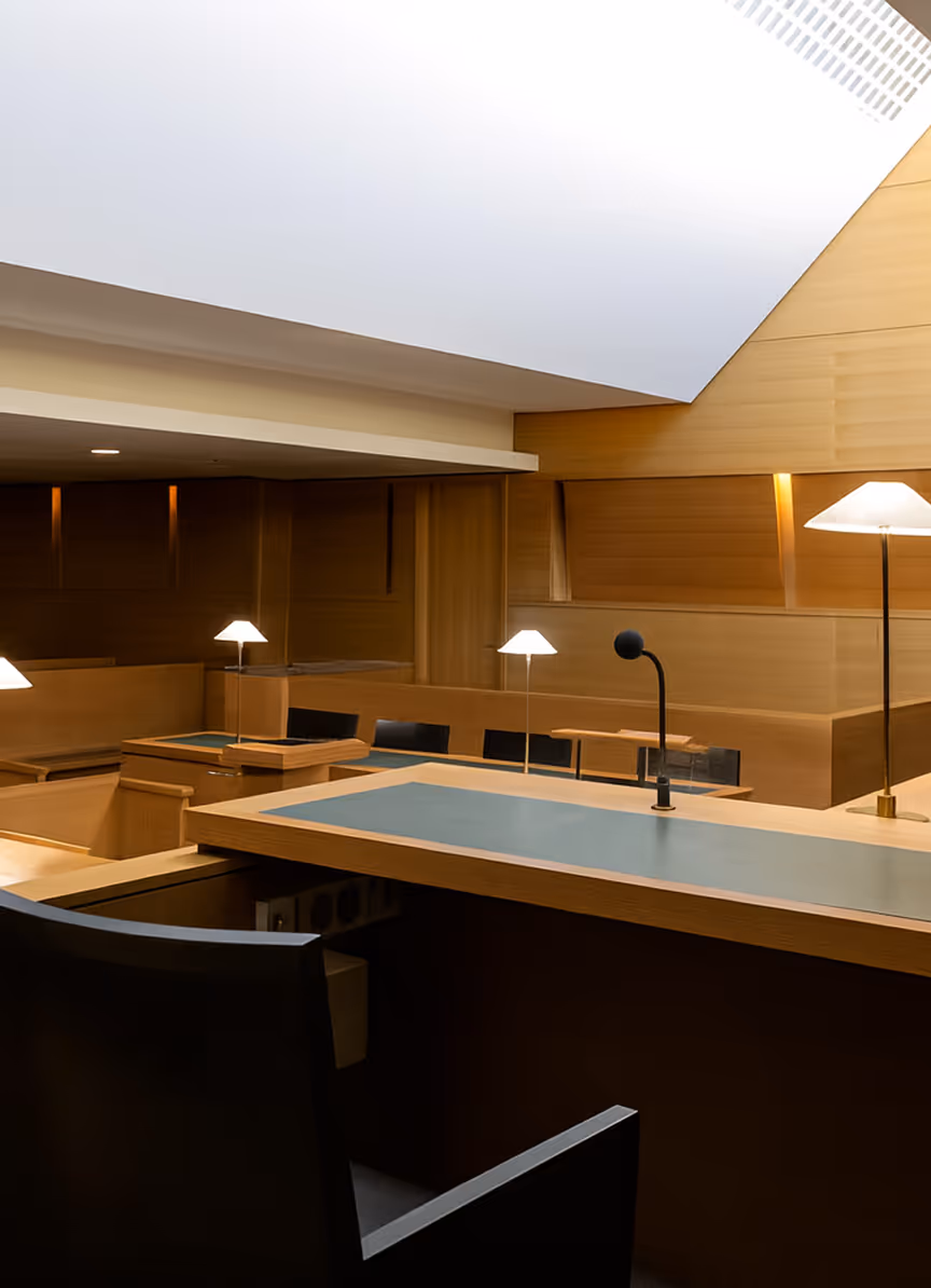 photo d'une salle de tribunal