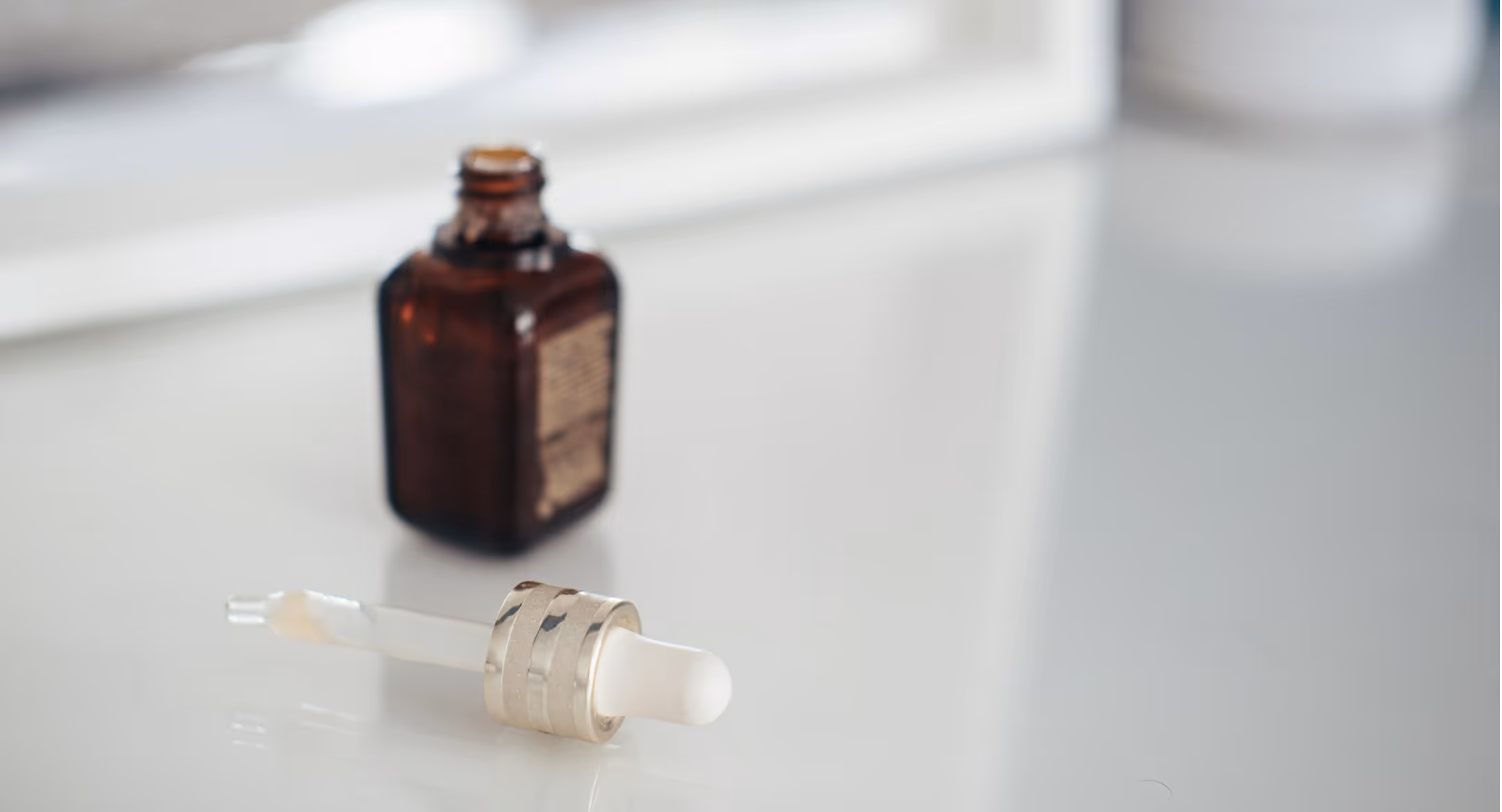 Pipette in front and amber glass bottle in the background