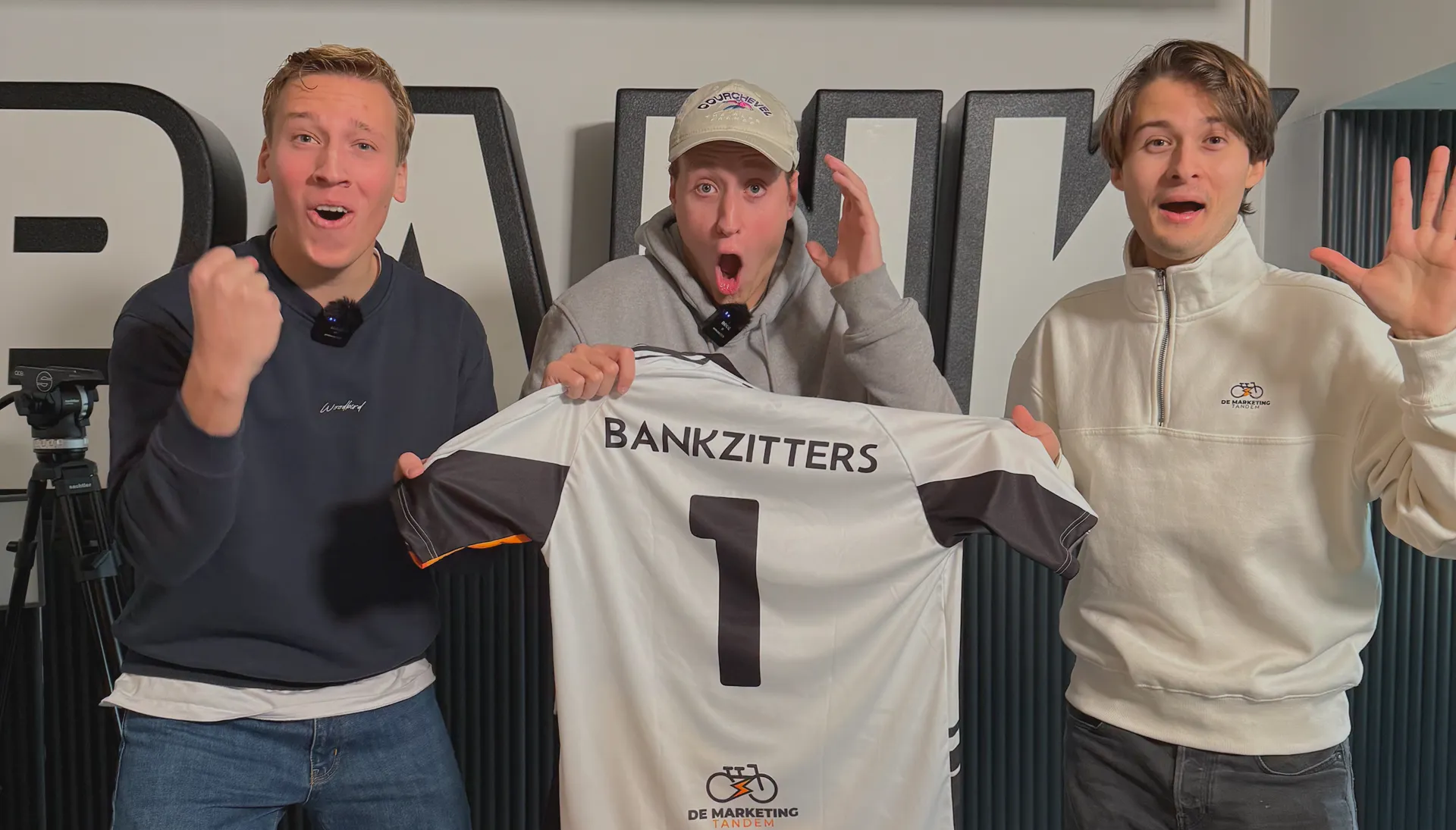 Foto van Simon en Maurice van De Marketing Tandem samen met Milo van de Bankzitters