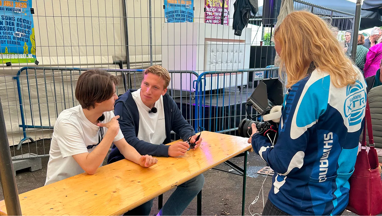 Simon en Maurice van De Marketing Tandem in de video NK beschuitfluiten