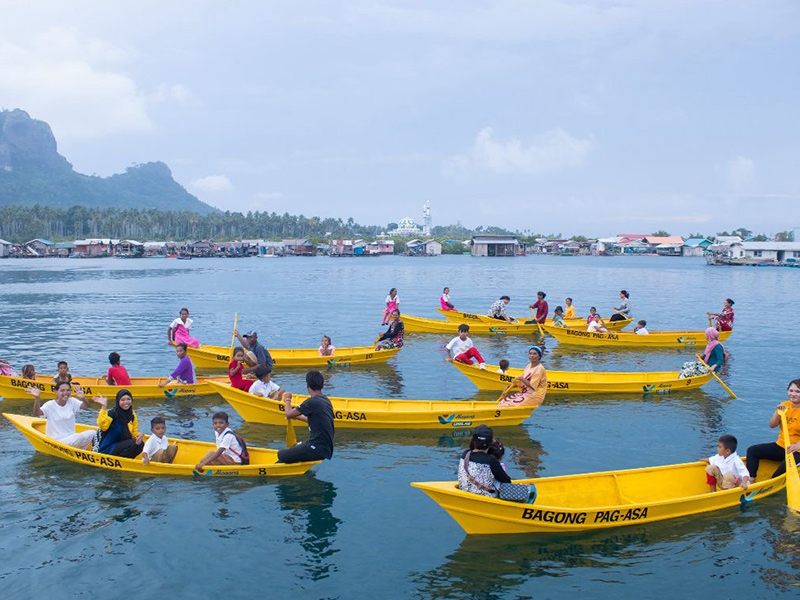 image of volunteers at a food drive event for a humanitarian aid nonprofit