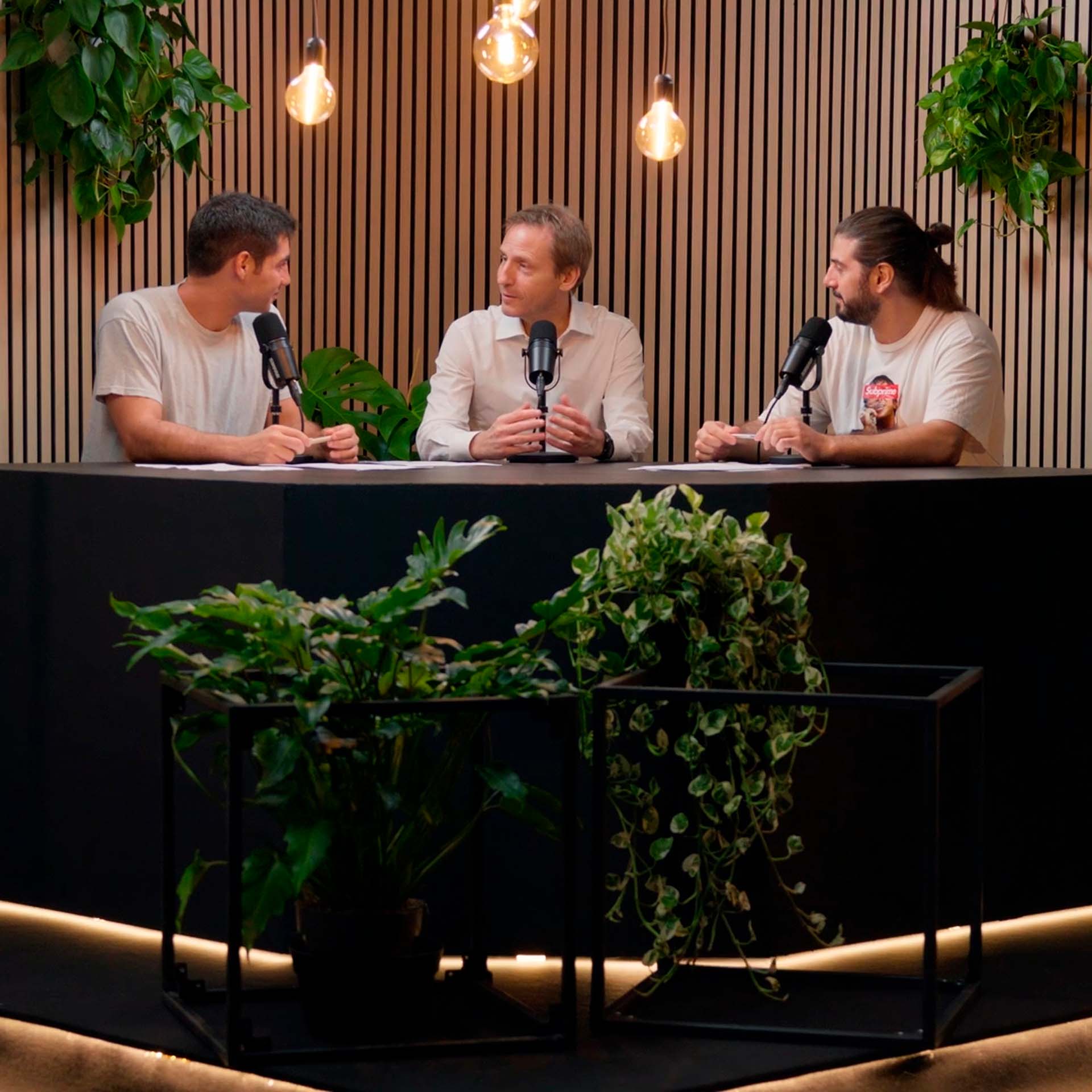 Che si tratti di Podcast, Live streaming, Eventi live, Interviste o Tutorials, Muvlab è lo studio di produzione a Milano che fa al caso tuo per produzione di eventi e multimedia.