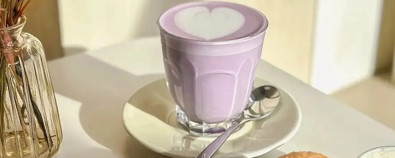 L’ube latte peut être une boisson gourmande intéressante si la recette reste simple. Voici ses vrais atouts, ses limites et les erreurs santé à éviter.