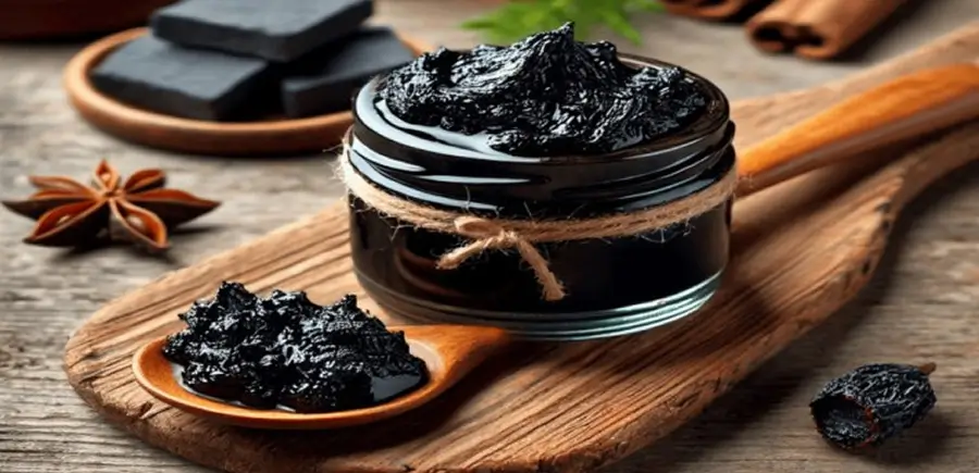 pot de résine de shilajit pure avec texture noire et dose quotidienne