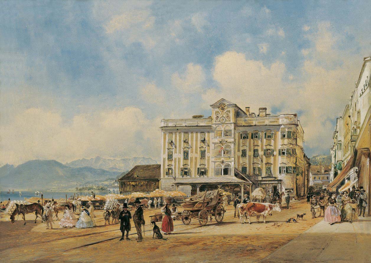 Historische Straßenszene mit Pferdekutsche, Menschen in traditioneller Kleidung und Kühen vor einem großen Gebäude unter blau bewölktem Himmel.