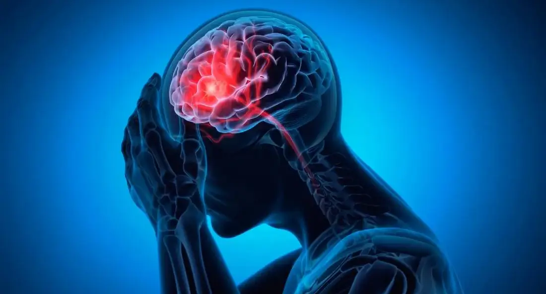 Physician reviewing a brain MRI with a patient while discussing brain tumor risk factors and next steps