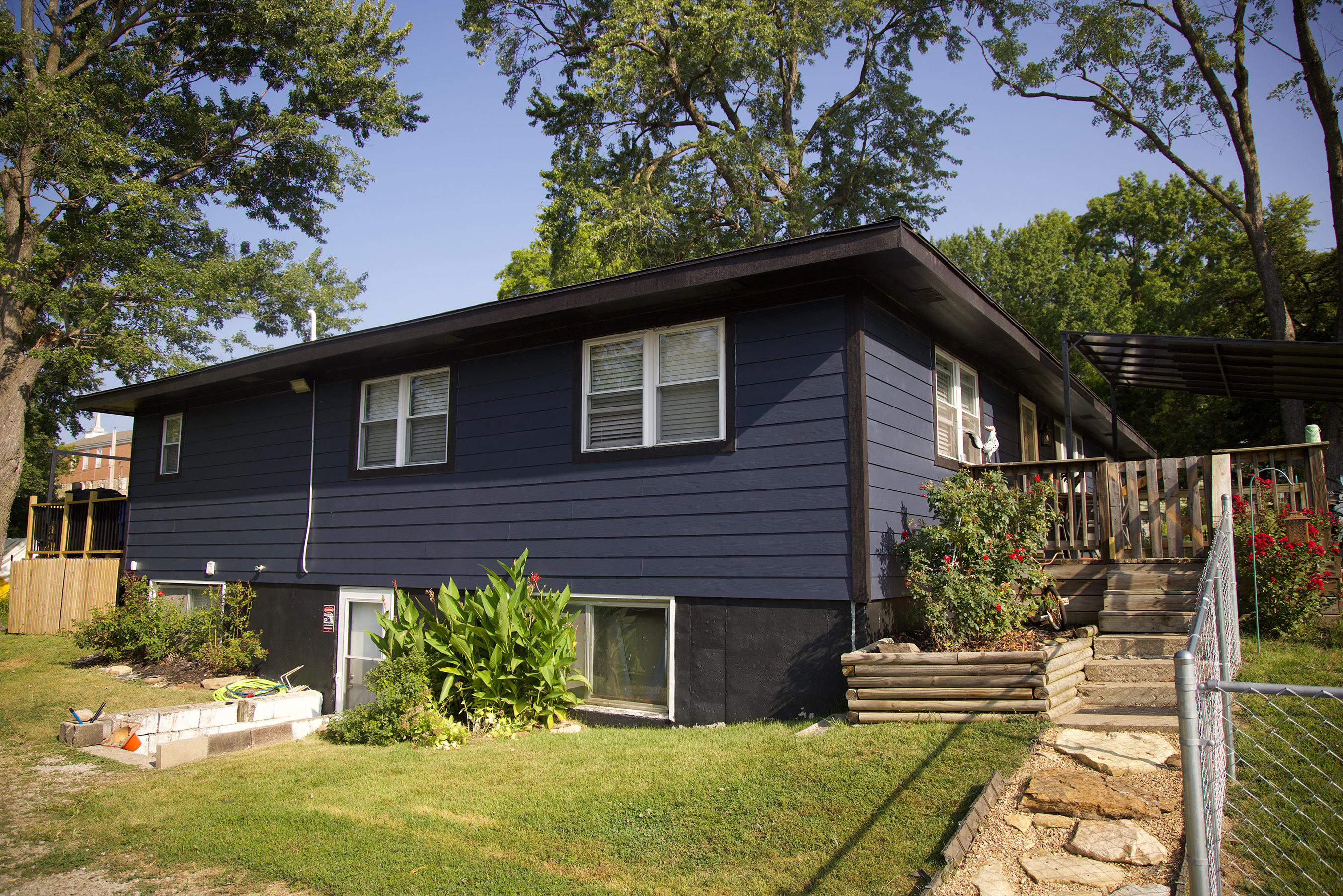Installer fitting lap siding over house wrap
