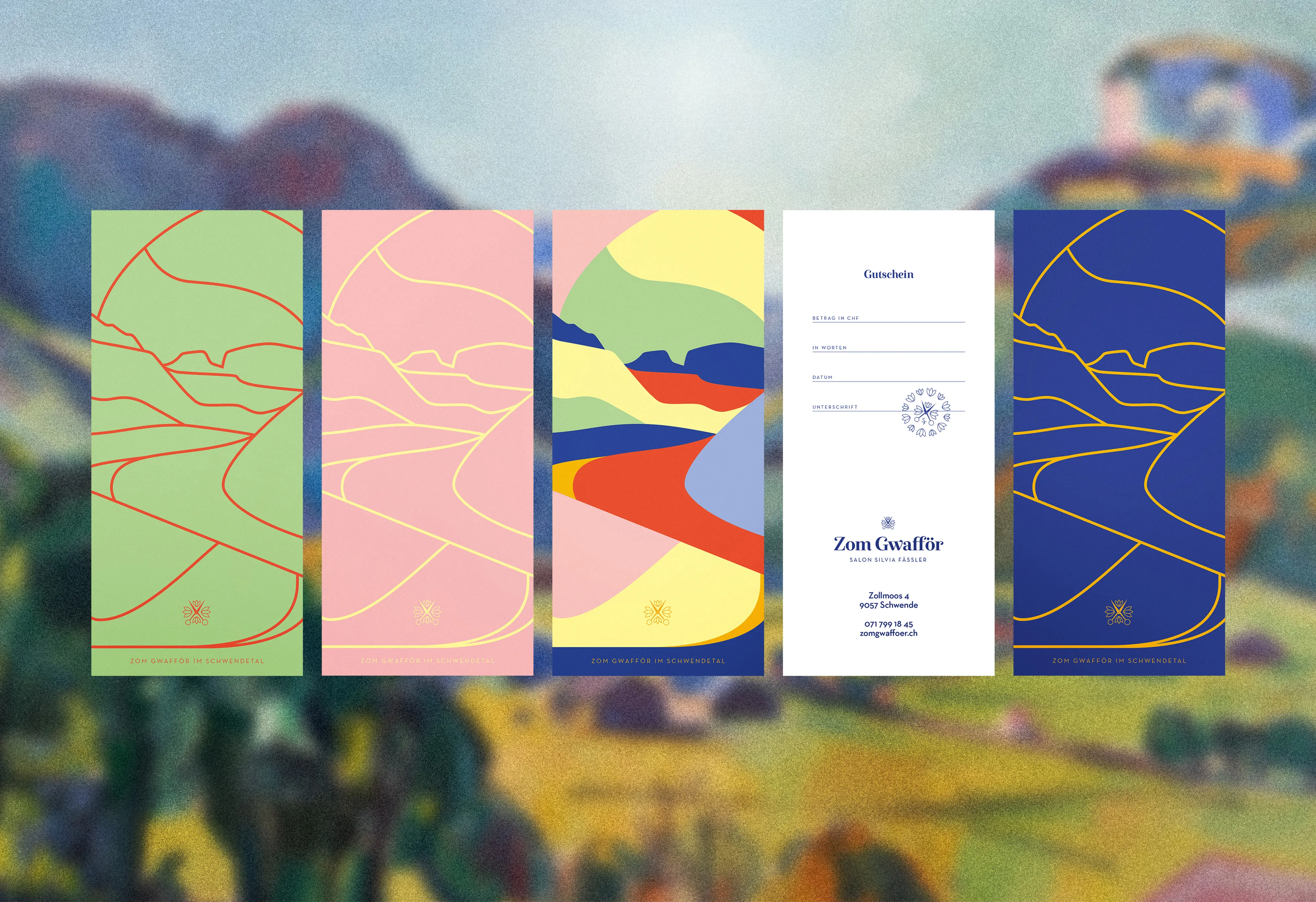 Verschiedene farbenfrohe Gutscheine von Zom Gwafför mit abstrakten Landschaftsillustrationen vor malerischem Hintergrund.