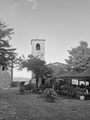 Image of the main square in Montegridolfo