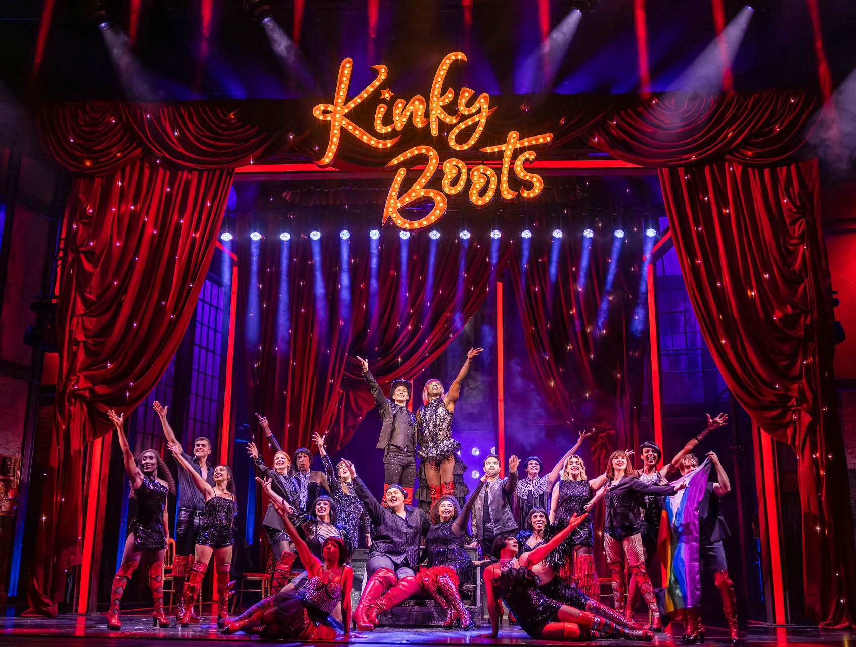 Das gesamte Ensemble von Kinky Boots