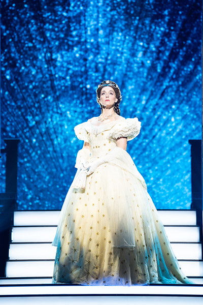 Elisabeth im weißen Kleid