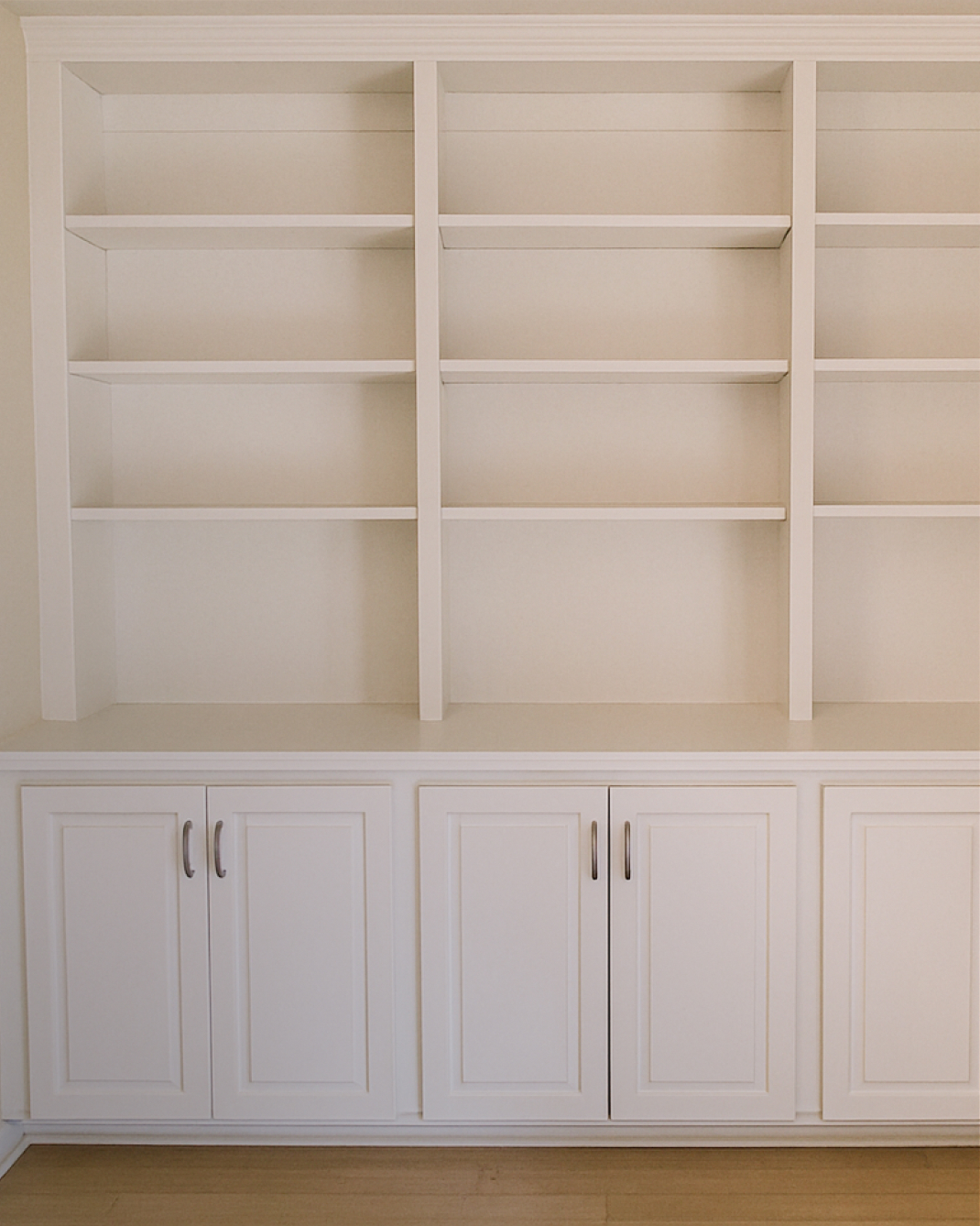 A photo of high quality living room built-ins.