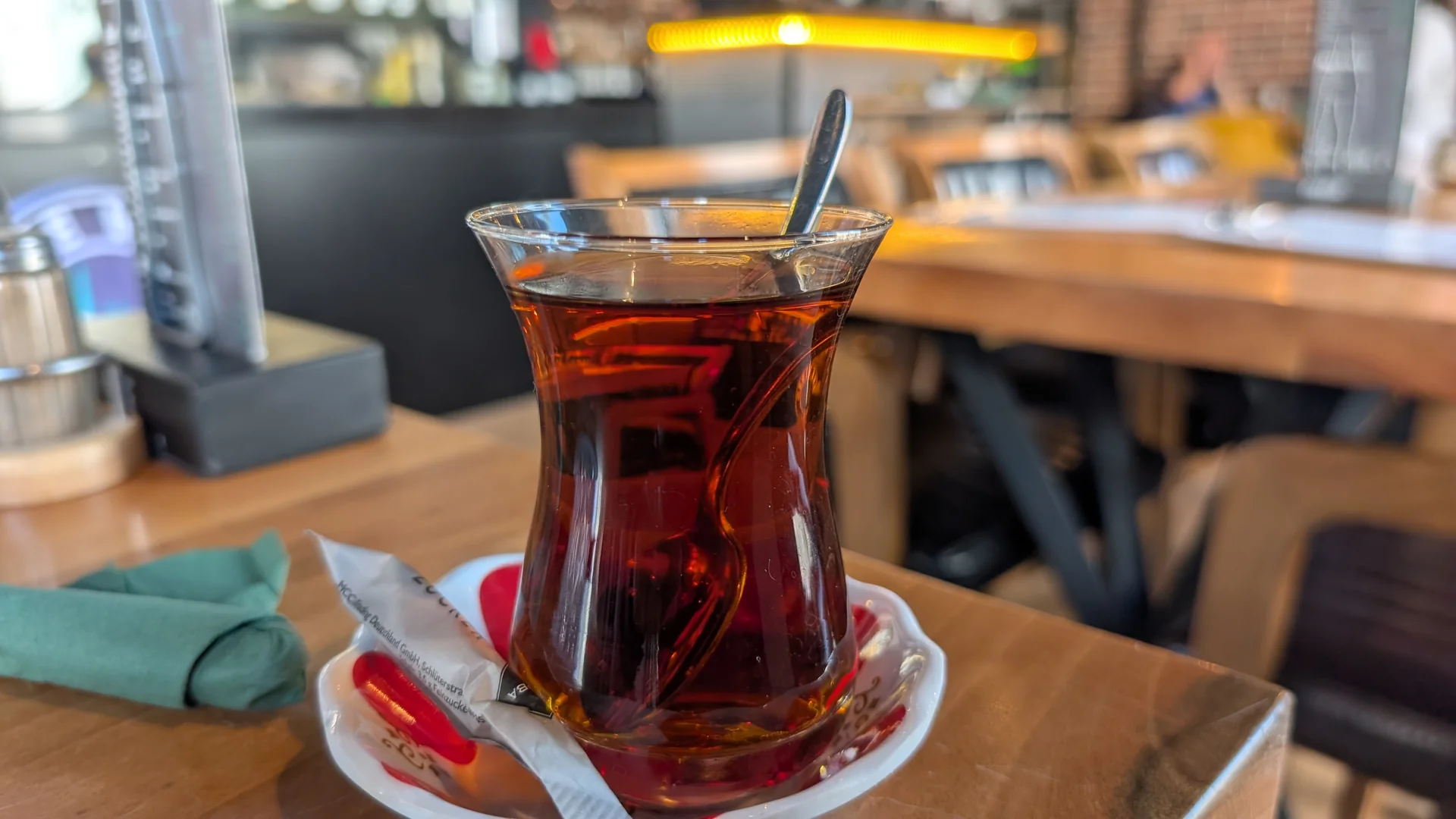 Türkischer Tee im Tulpenglas im Gude Vibes Uelzen