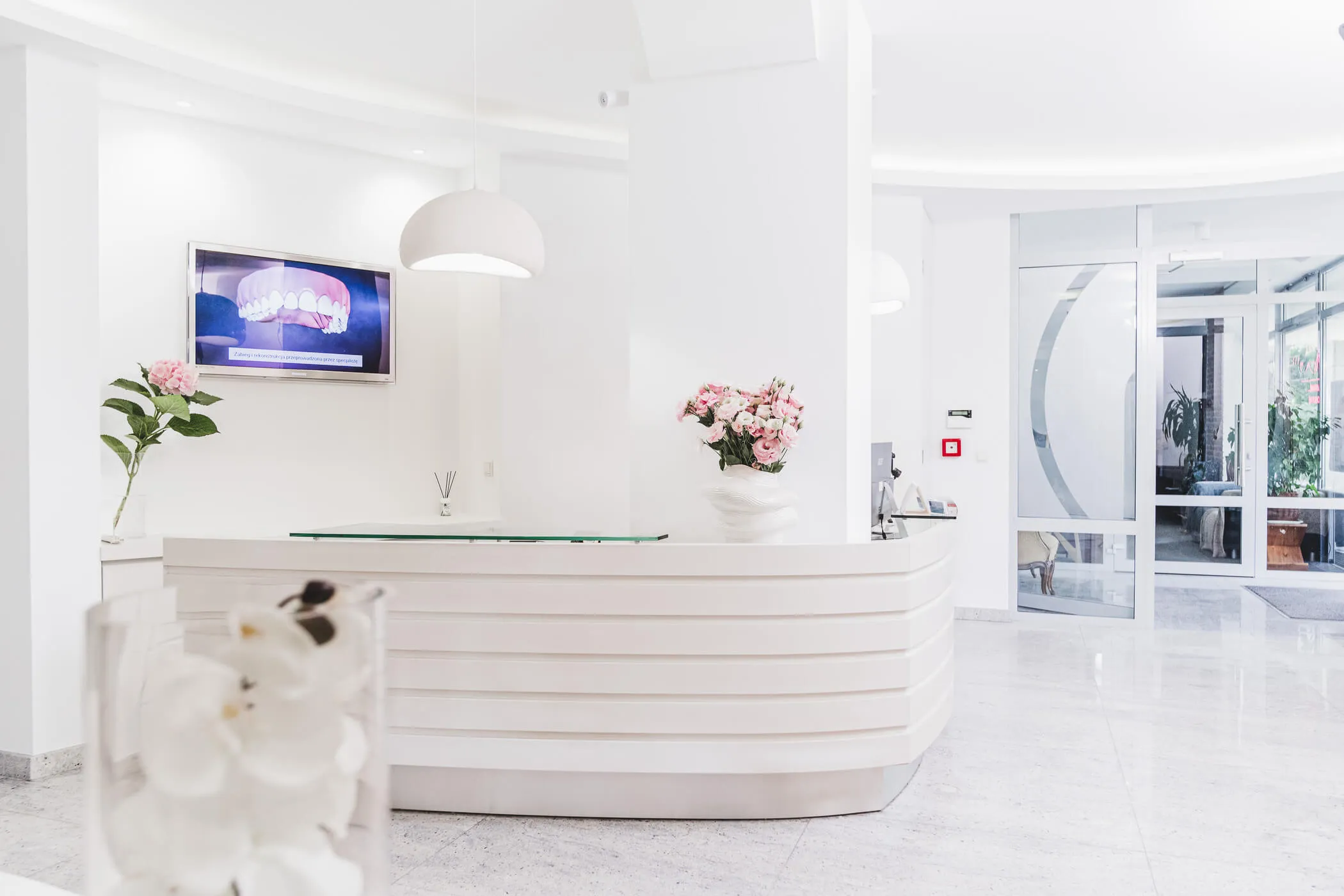 recepcja-dental-wilanow-klinika-stomatologiczna-warszawa-wejscie