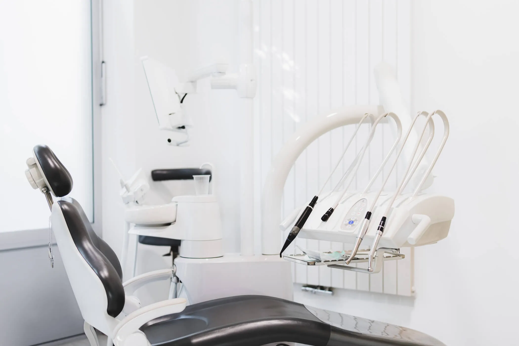 fotel-stomatologiczny-unit-z-narzedziami-gabinet-dental-wilanow-warszawa