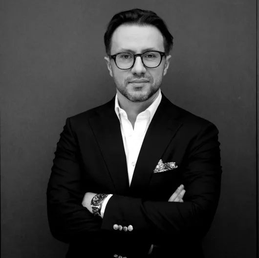 filip-brzozowski-dentysta-implanty-zebow