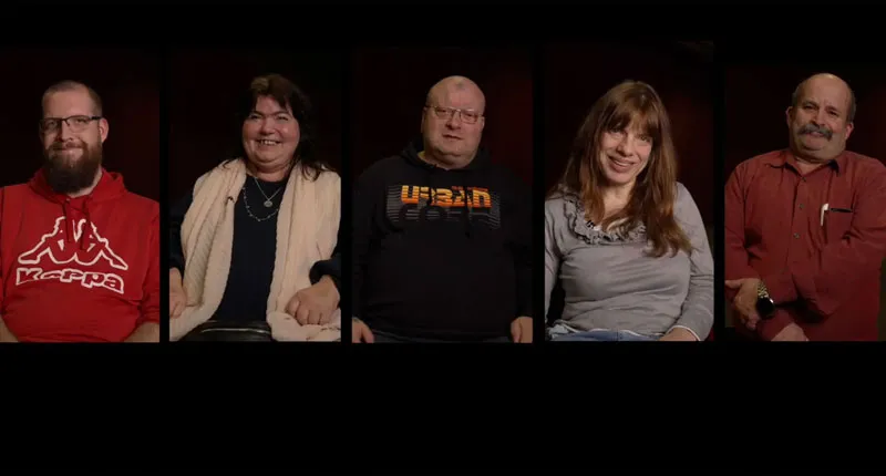 Portraitfotos von fünf Personen – drei Männer und zwei Frauen