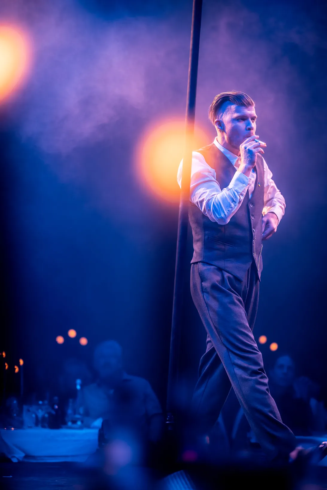 Damen mit Mikrofon am singen