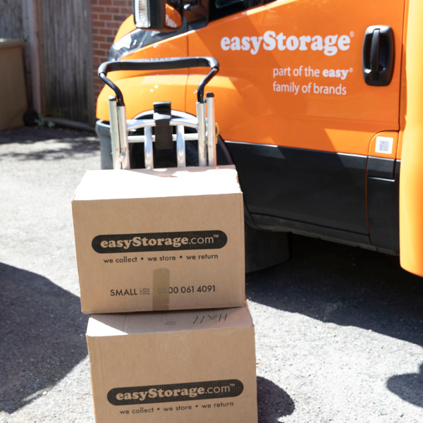 easyStorage Boxes on a trolley in front of an easyStorage van