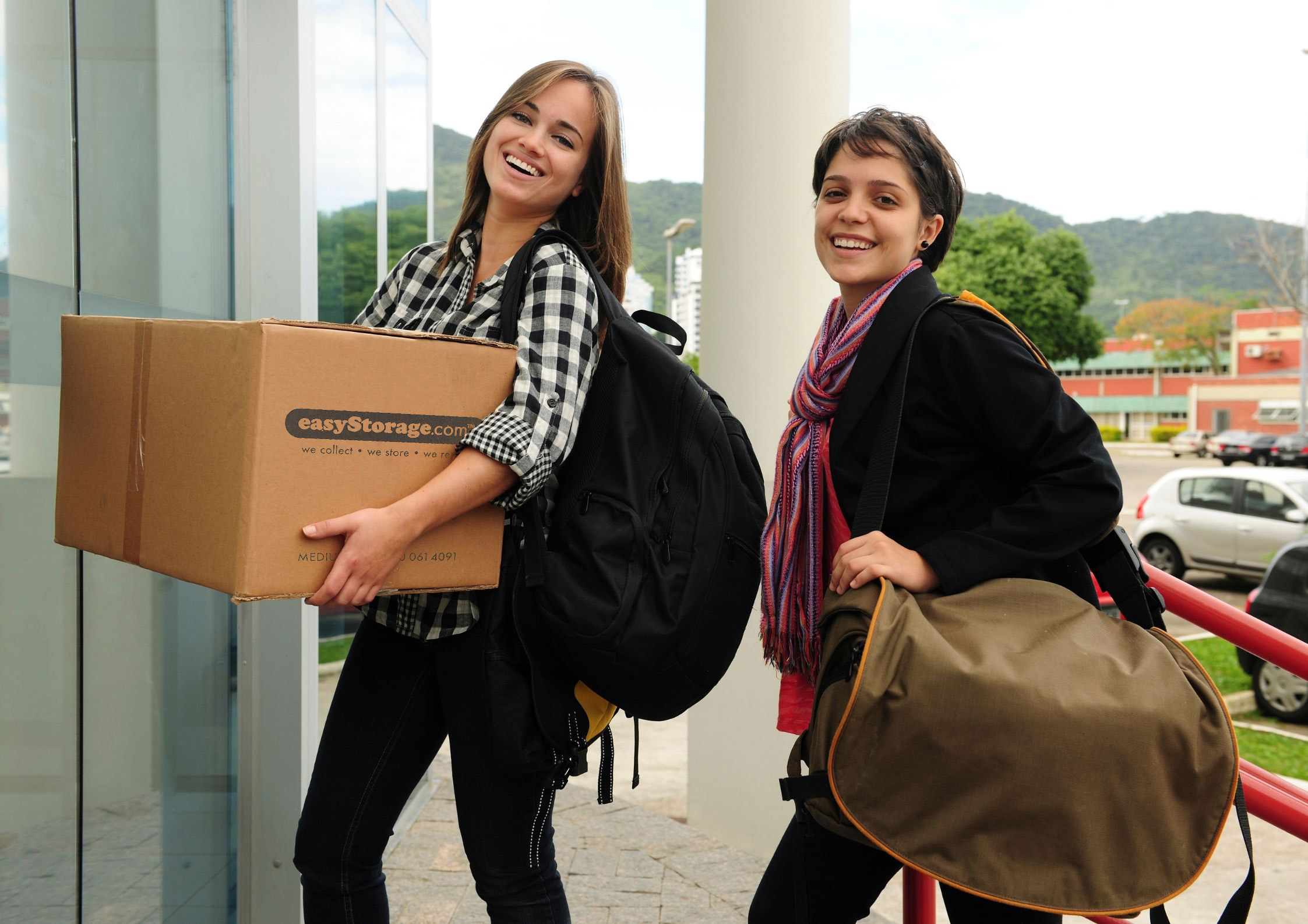 Two happy students moving into their University with easyStorage