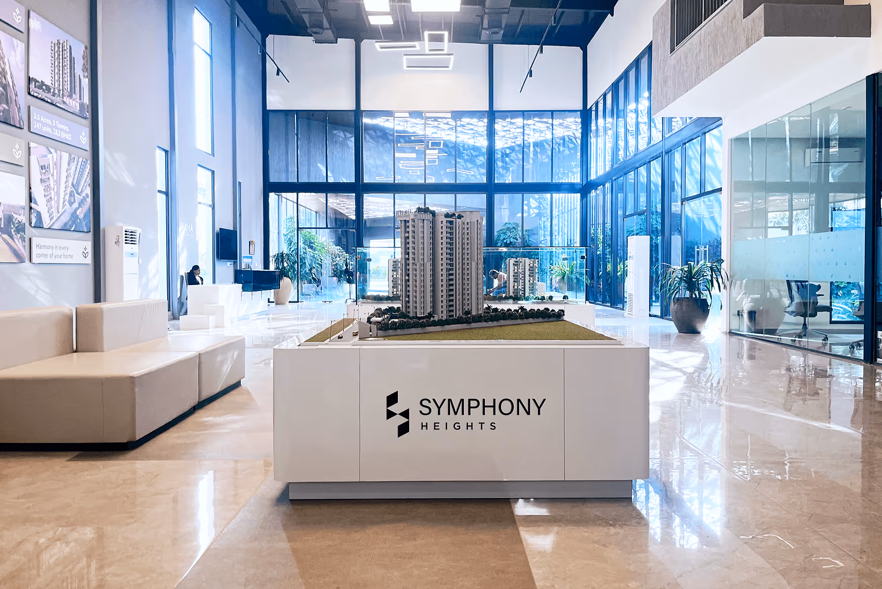 Experience Centre in Hennur with Symphony Heights scale model and Disha legacy displays.