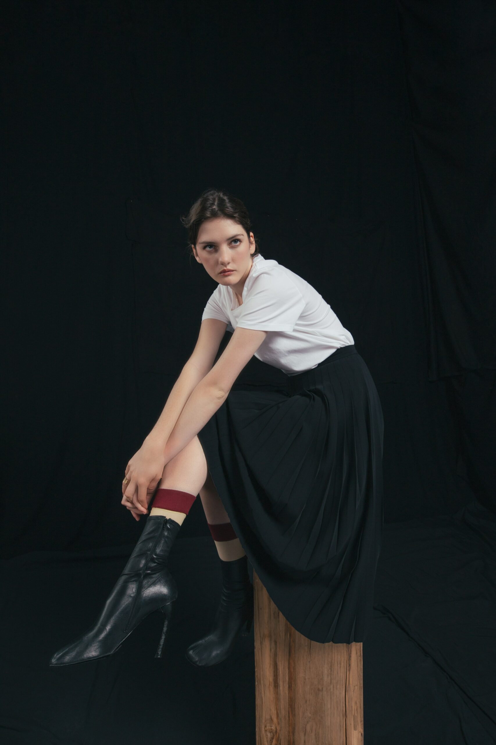 Photographie lookbook jupe noire plissée Lostenn mode Paris Bengale