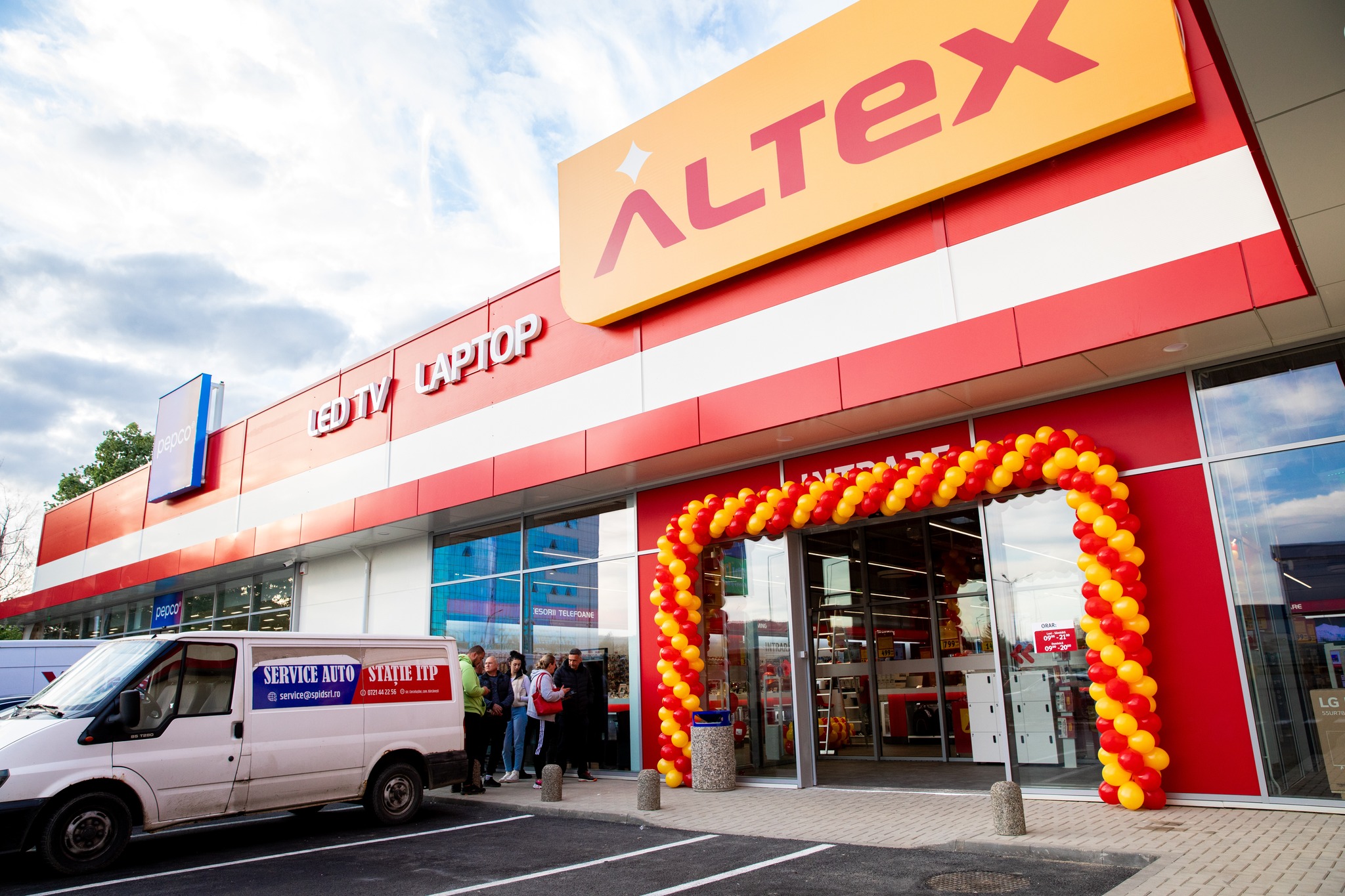 Fondatorul Altex a cumpărat de la urmașii milionarului Dan Petrescu două magazine închiriate de Brico Depot | Profit.ro