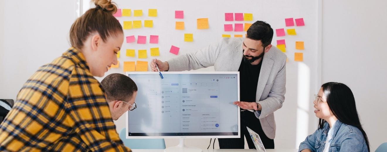 Diferența de salariu, din 2025, dintre un angajat din București și unul din Cluj-Napoca, Timișoara sau Brașov