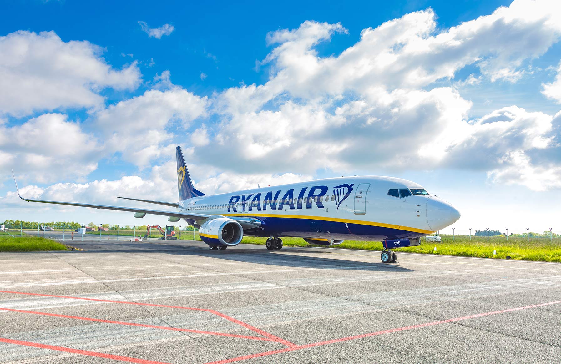 Știri de la companii. Ryanair vrea să transporte 3,6 milioane de pasageri dinspre şi înspre România în 2024