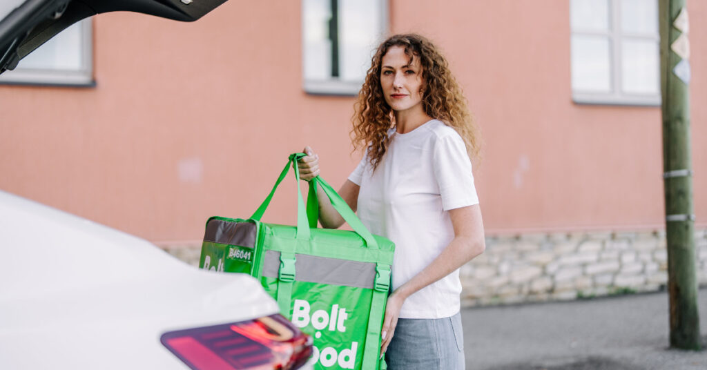 Comparația afacerilor platformelor Glovo, Bolt, Bringo și Tazz. Estimare - comenzile prin aplicații au trecut de un miliard d