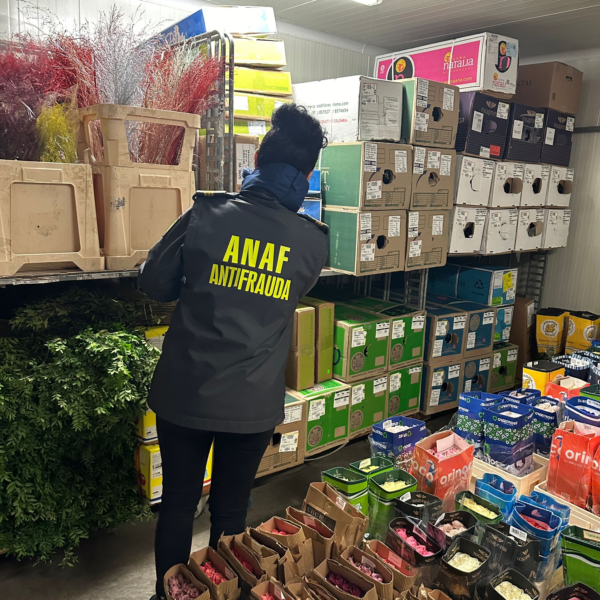 ANAF a completat uniformele inspectorilor fiscali antifraudă cu tricouri polo. Care este uniforma completă