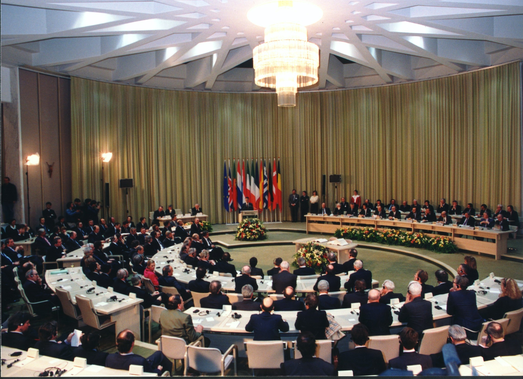 Economica.net | Bugetul pe 2025 este construit folosind cea mai mare pondere a încasărilor fondurilor europene din istorie