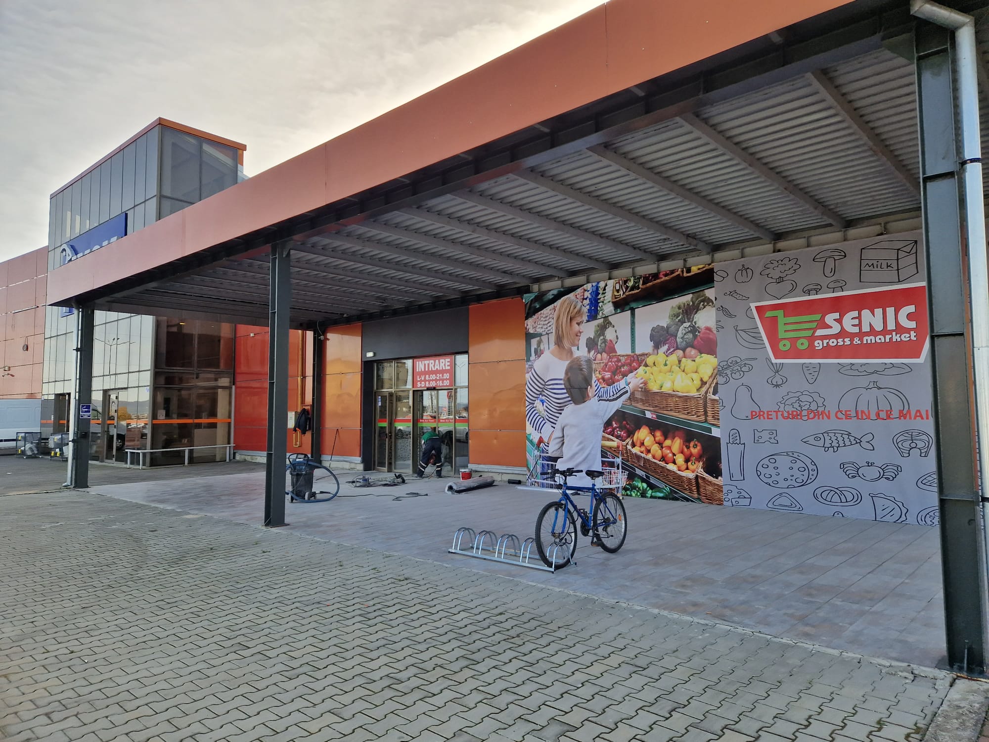 Un lanț de supermarketuri din Craiova se extinde pe piața din Capitală. Patronii sunt români și au ajuns la cel de-al 11-lea