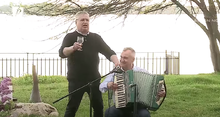 Profit.ro | Tranzacție: Mircea Dinescu și partenerii săi au vândut unui antreprenor turc proiectul de parc fotovoltaic de la