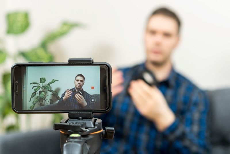 Cele mai noi tendințe în piața de HR. Candidații aplică la joburi cu video CV-uri și vin la ședințe de consiliere în carieră