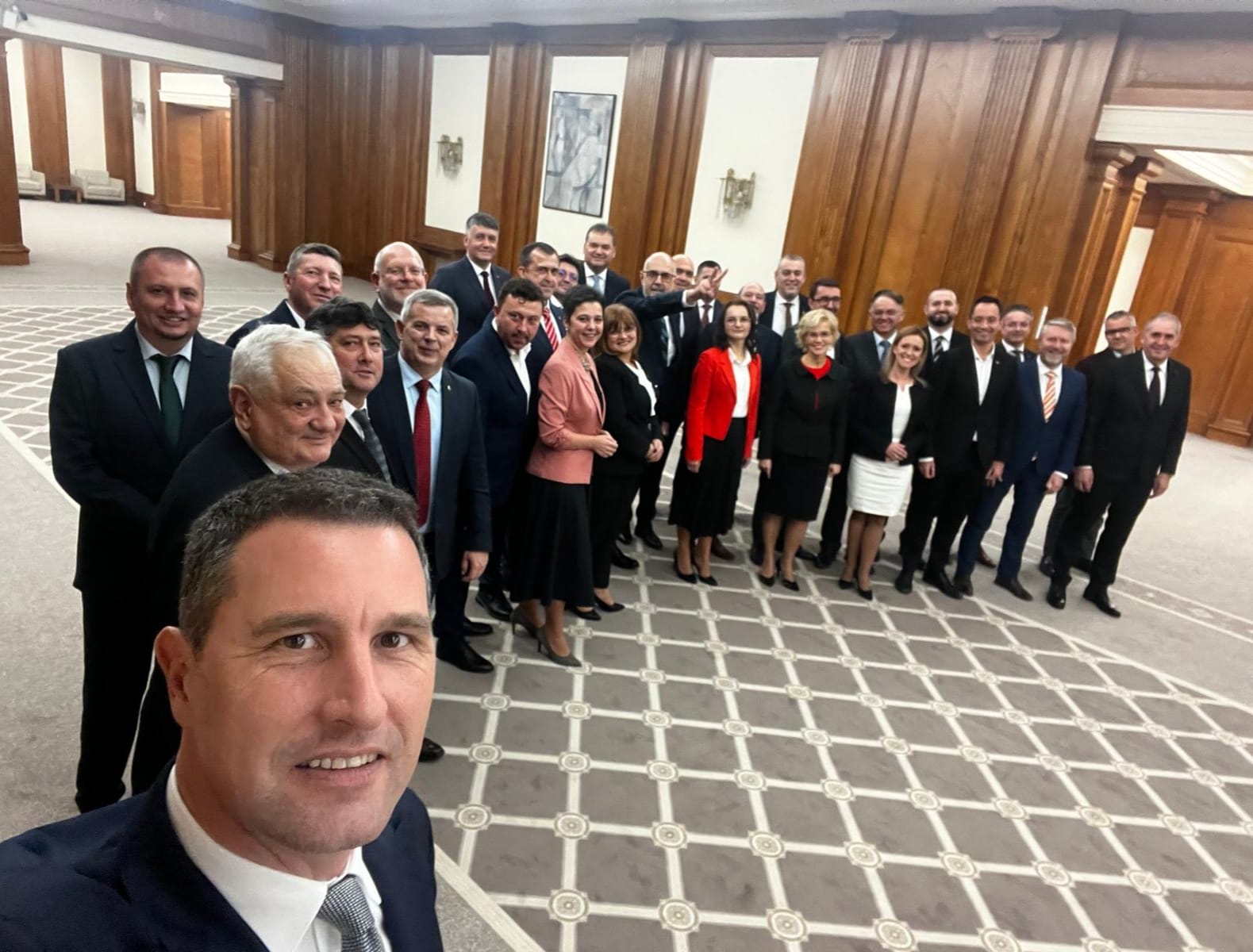 Portretul ministrului propus la Finanțe. Tánczos Barna trebuie să echilibreze bugetul prin creșterea taxelor pentru firme și