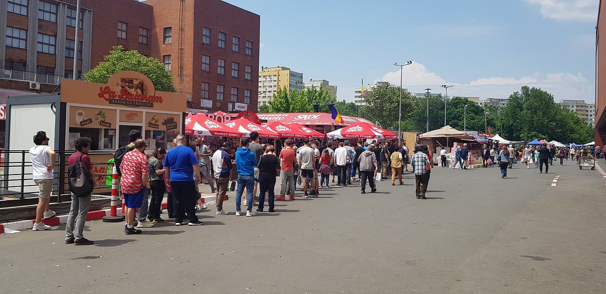 Profit de peste un milion de lei pentru firma care vinde în Piața Obor micii recomandați de The New York Times