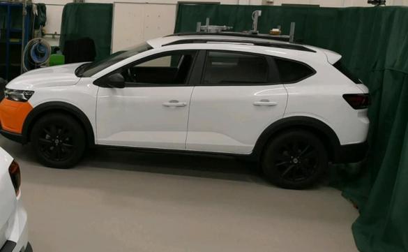 Prima imagine cu viitorul Dacia C-Neo fără camuflaj | Profit.ro