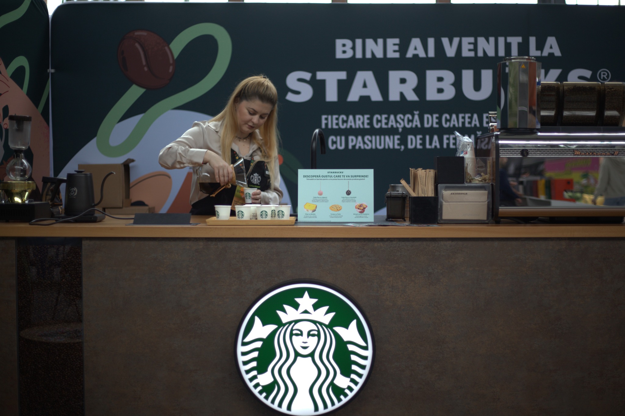 Afacerile Starbucks România se fac la viteza unei caffe latte vândută în mai puțin de două secunde