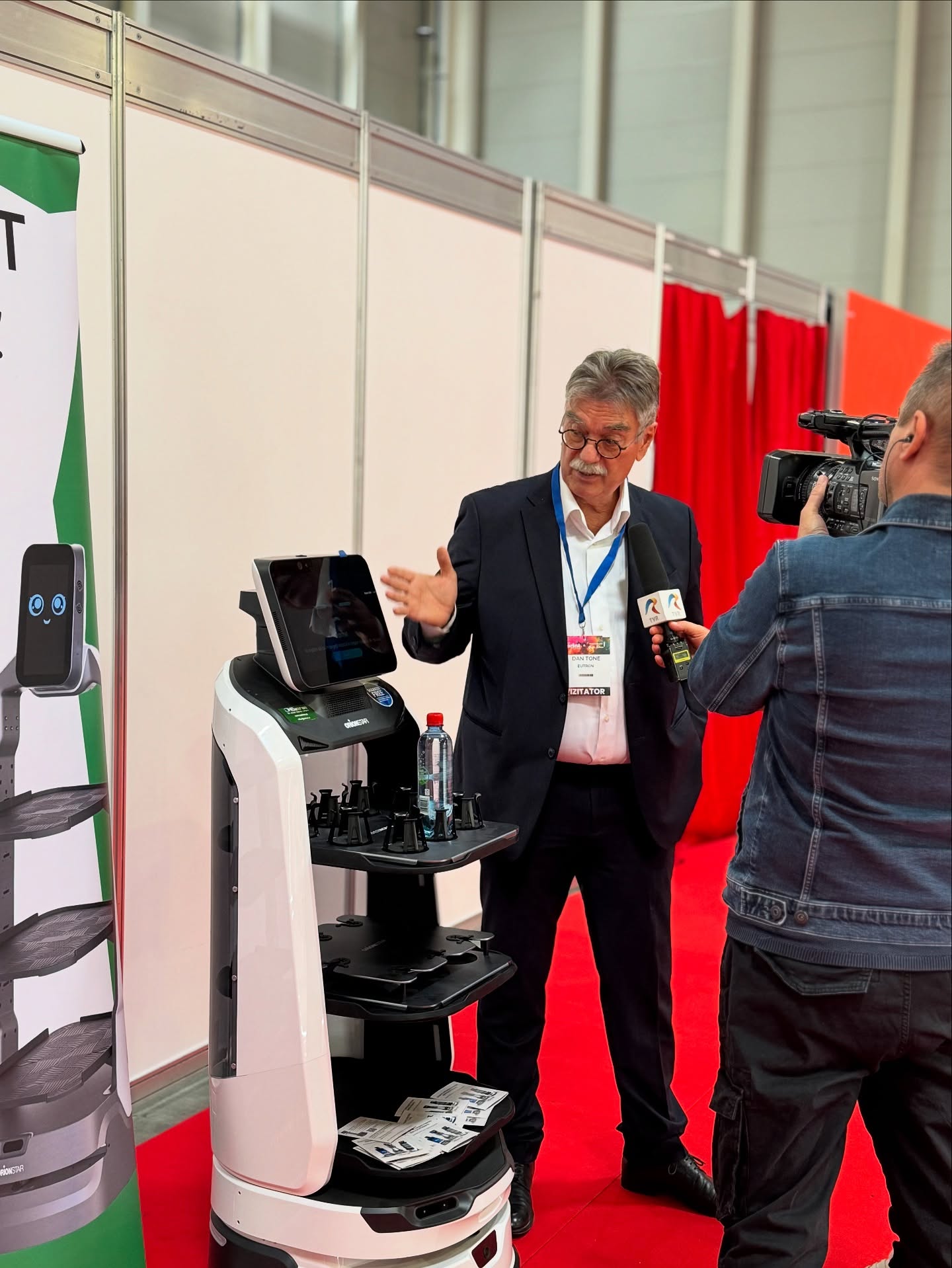 Roboții ar putea fi salvarea industriei HoReCa din România. Costă mai puțin decât salariații, nu beau și nu fumează la locul