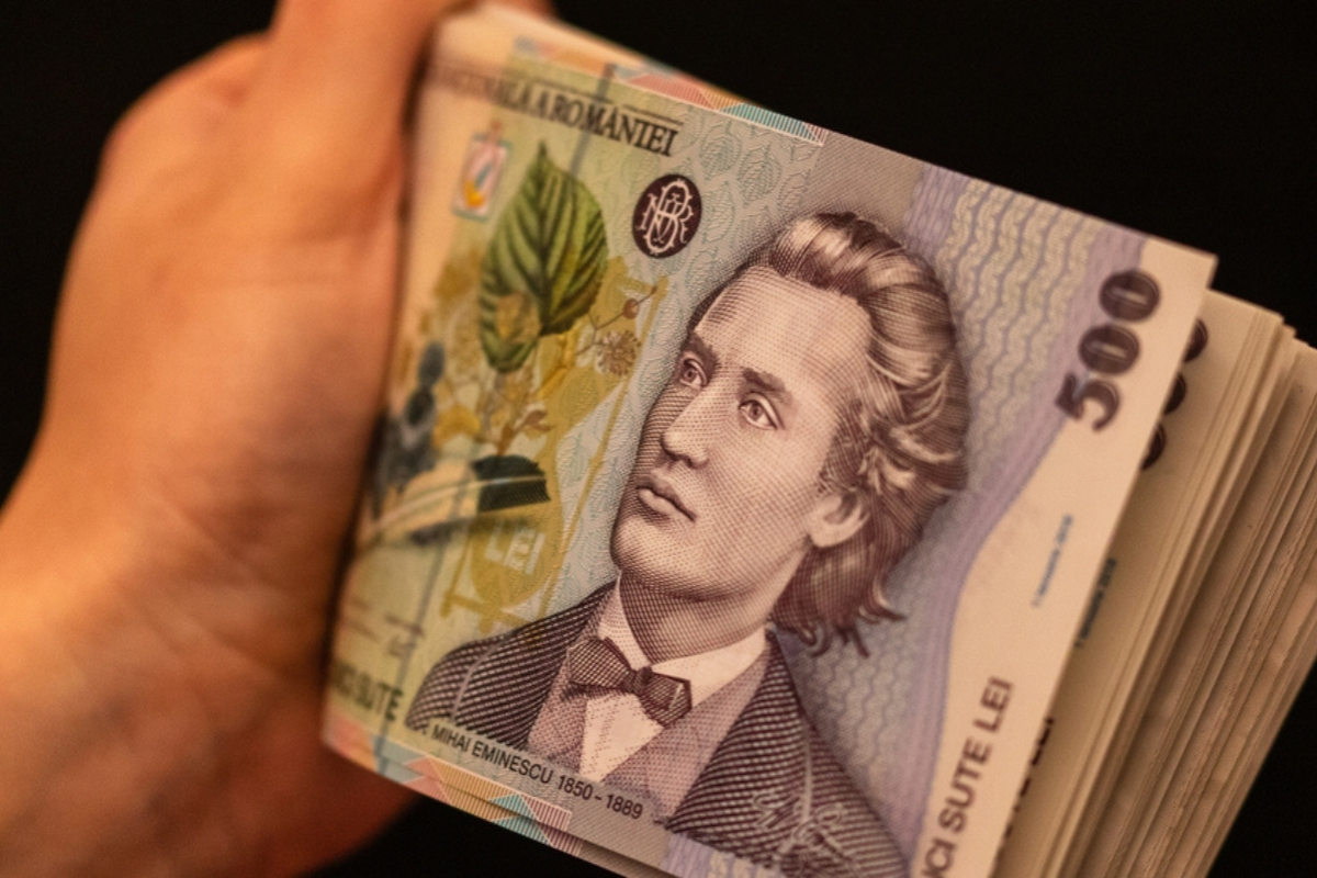 Analiștii financiari își mențin încrederea în economie, dar spun că riscul de recesiune în 2026 a crescut substanțial | GRAFICE