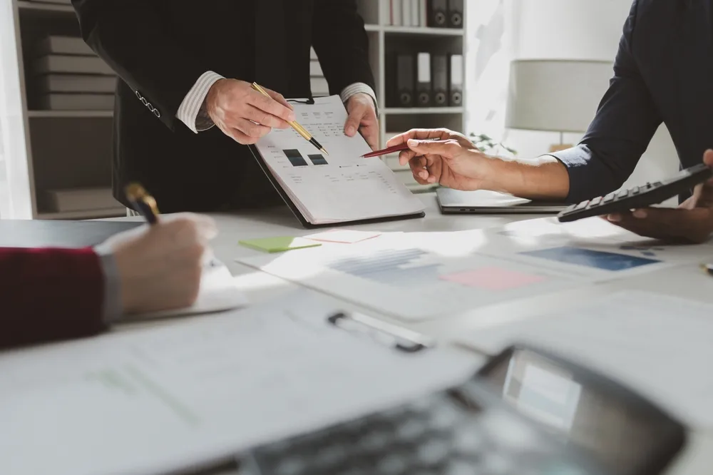 Te poți baza pe răspunsurile unui AI pentru expertiză fiscală? Consultanții au identificat greșeli