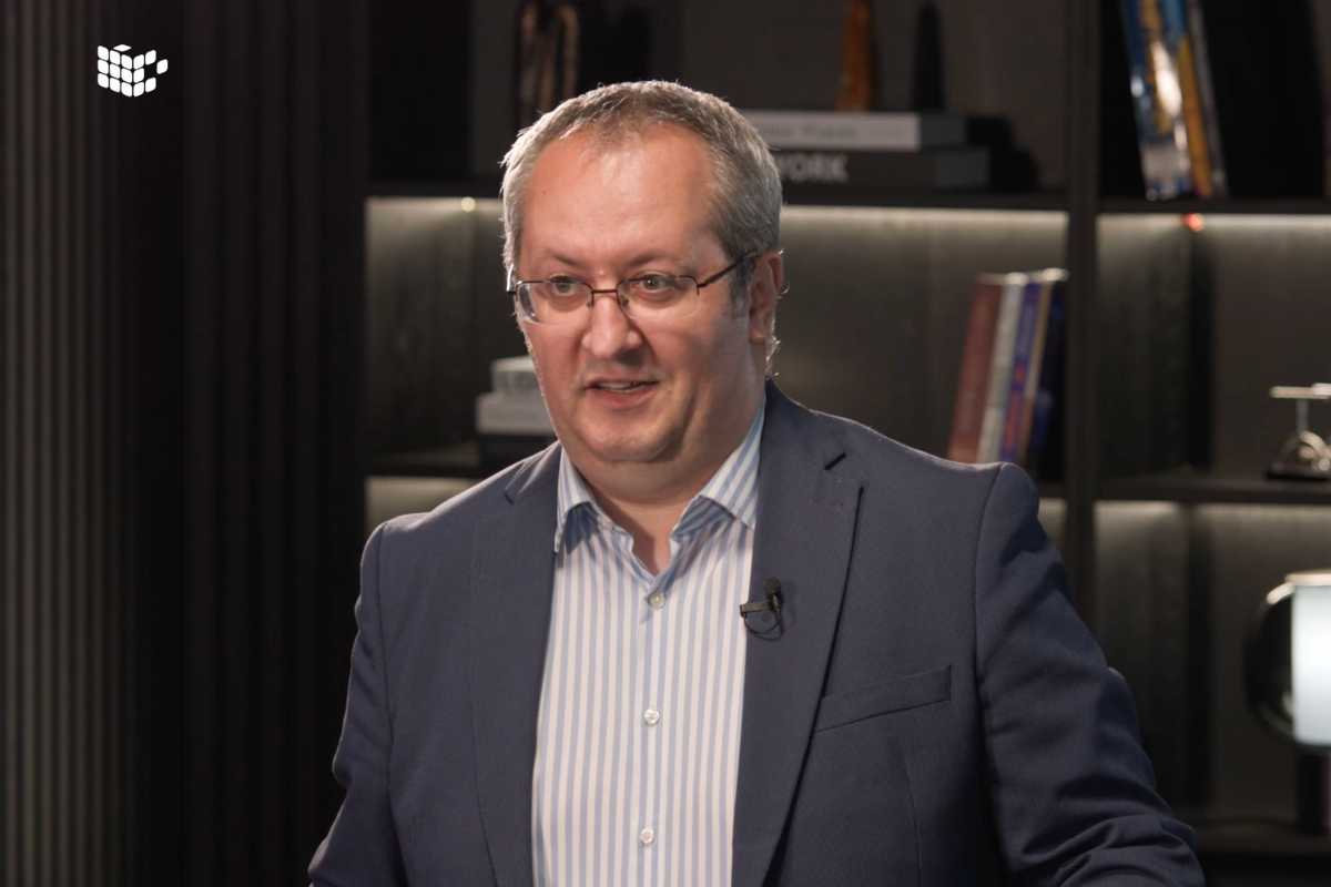 Corneliu Perianu, iFonduri: Avem 14 consultanți de investiții autorizați în România. Cehia, cu o populație de două ori mai mică, are 15.000 | Cu cifrele pe masă