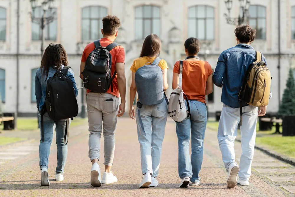 Munca part-time scade în România, dar crește în rândul tinerilor cu studii superioare