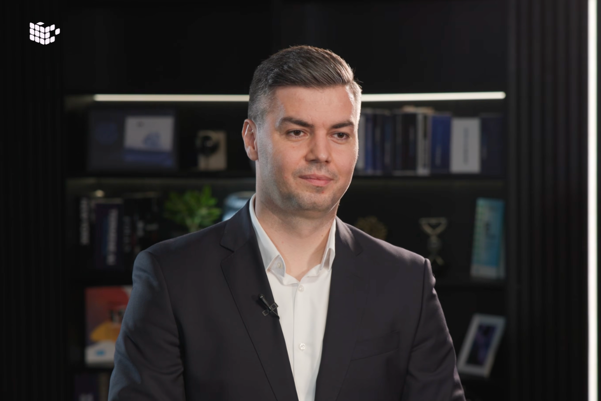 Adrian Negru, Raiffeisen AM: Cea mai bună măsură pentru economie ar fi ca statul să-și reducă dobânzile la care se împrumută | Cu cifrele pe masă