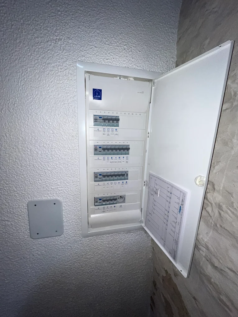 Entretien de tableau électrique par Res-home en Deux-Sèvres, Charente & Charente-Maritime