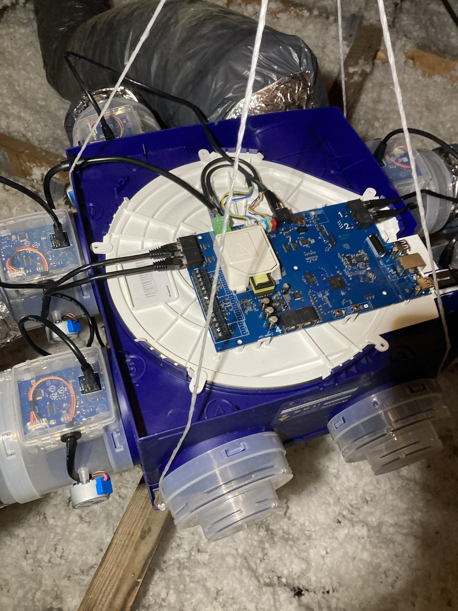 Module de régulation de la VMC Renson Healthbox 3.0 sur un piquage, à Benet