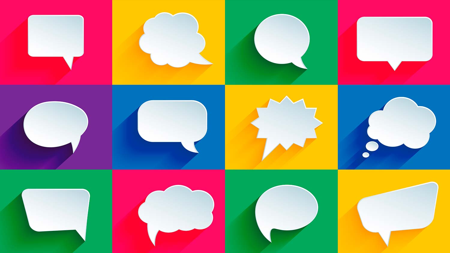 Dibujos con símbolos de conversación en diferentes colores. 