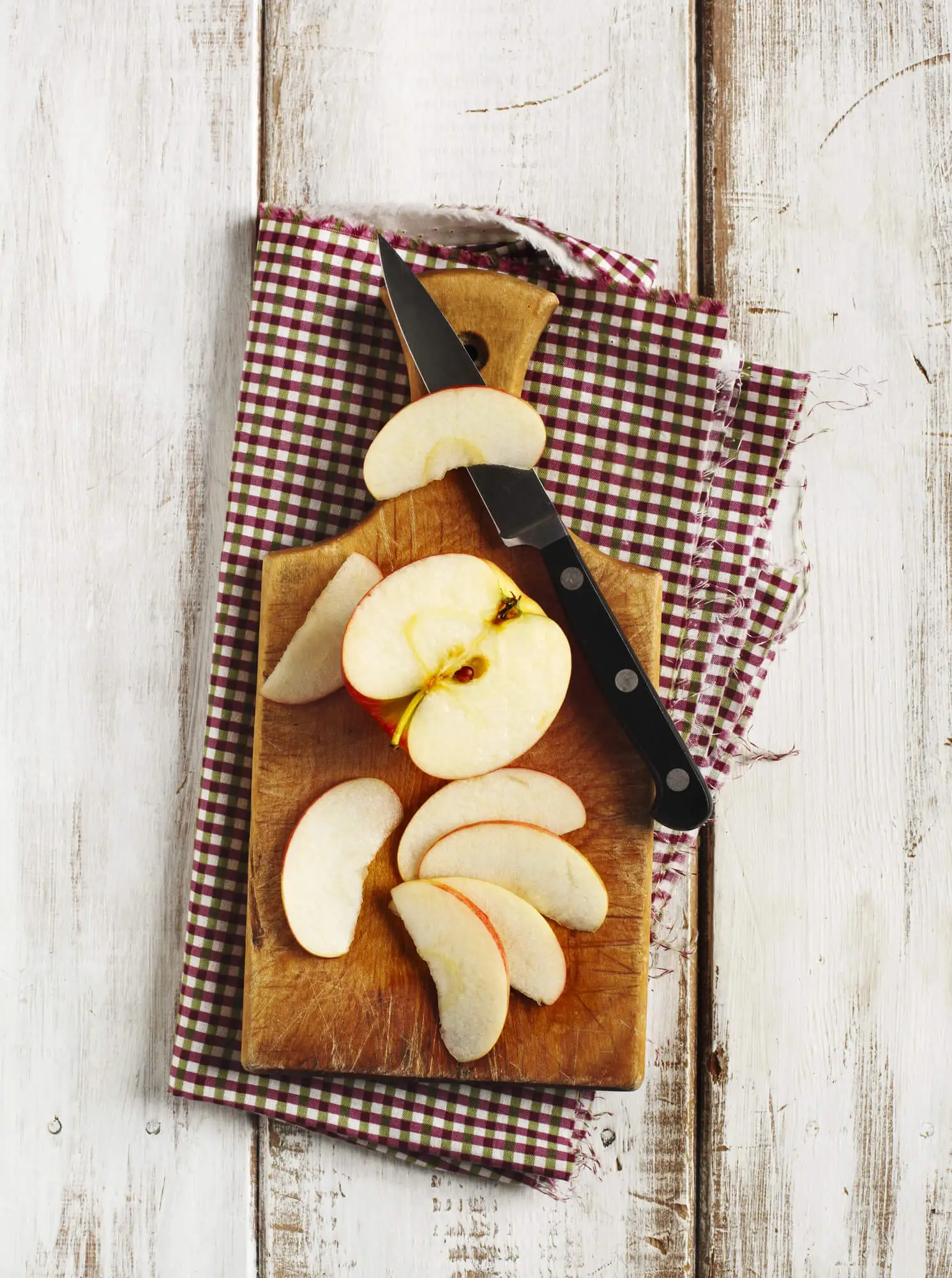 Pediatric Dentist in Smyrna TN Recommends Sliced Apple for Kids with Braces